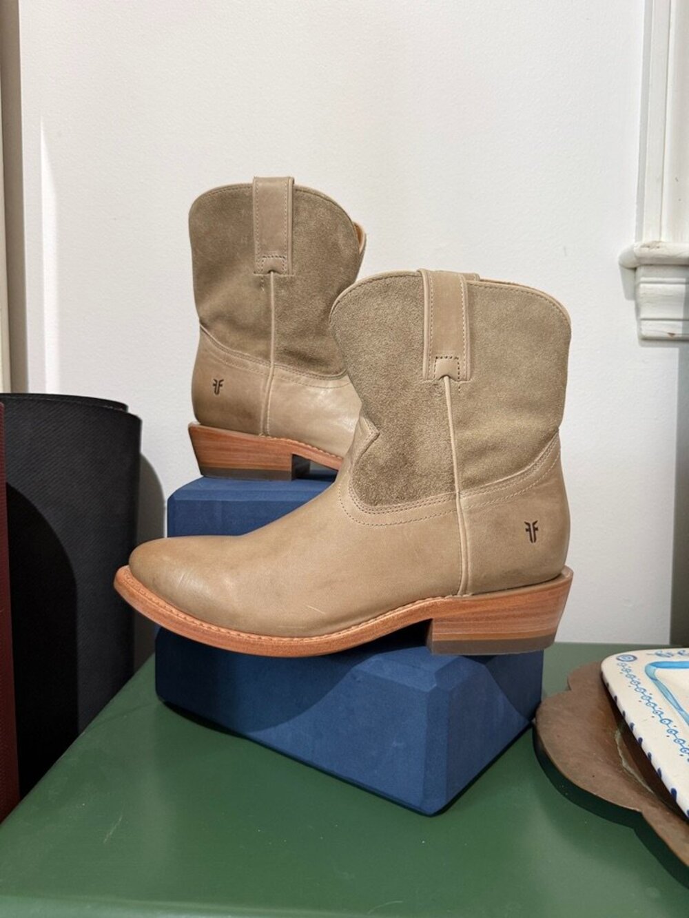 Frye, The Billy Short bootie in eucalyptus, size 7 - Picture 3 of 7
